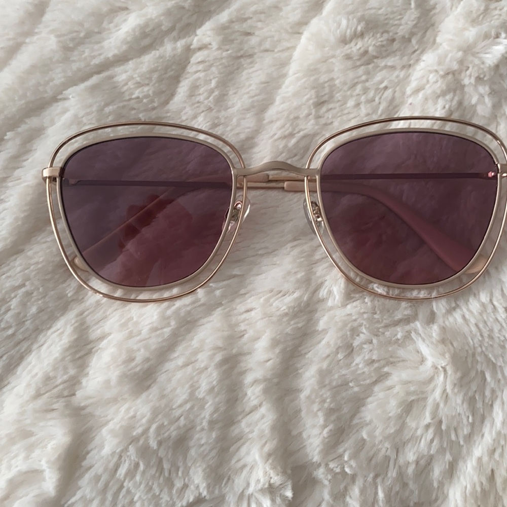 Jessica Simpson sunglasses with gold case